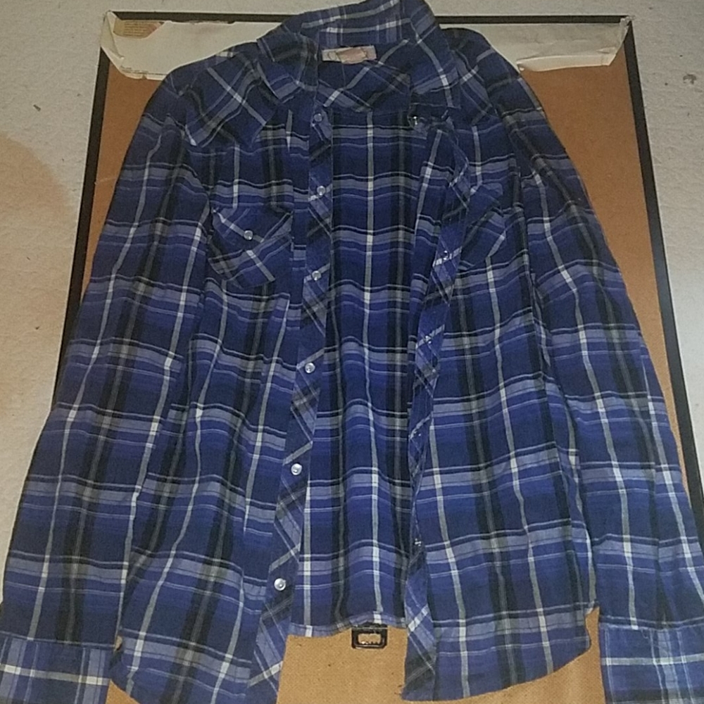 5 Flannel button an snap shirts